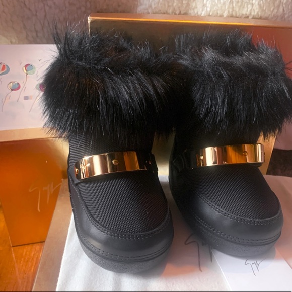 Giuseppe Zanotti Other - giuseppe zanotti jr BNIB furry black snow boots